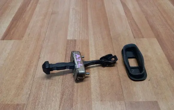 Renault Scenic IV - Grand scenic IV Rear door check strap stopper 824306566R 6566R