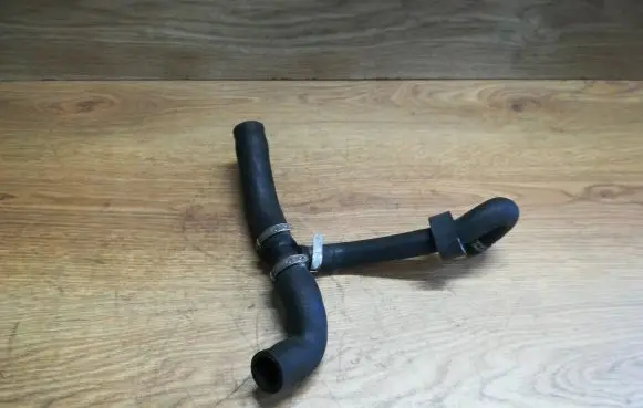 Audi A4 S4 B5 8D Engine coolant pipe/hose