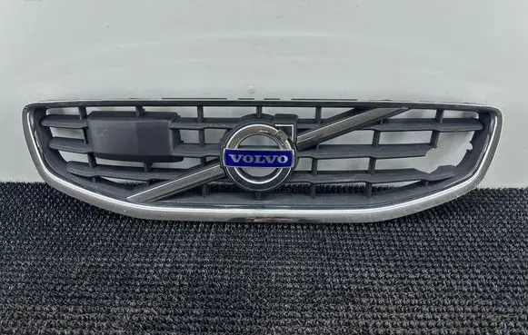 Volvo S60 Front bumper upper radiator grill 30795040 31290595 31323100