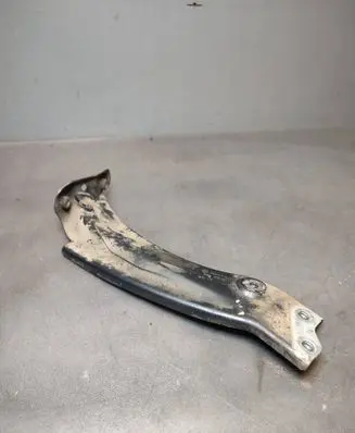 Skoda Superb B8 (3V) Fender mounting bracket 3V0821142