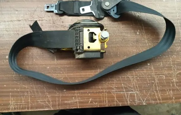 Renault Trafic II (X83) Rear seatbelt 