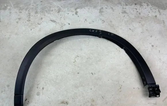 Fender trim (molding)