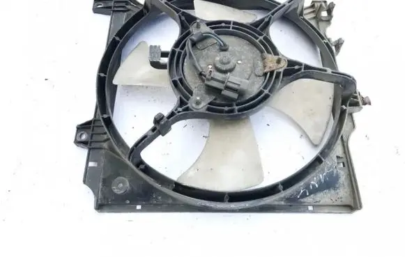 Nissan Sunny Radiator cooling fan shroud