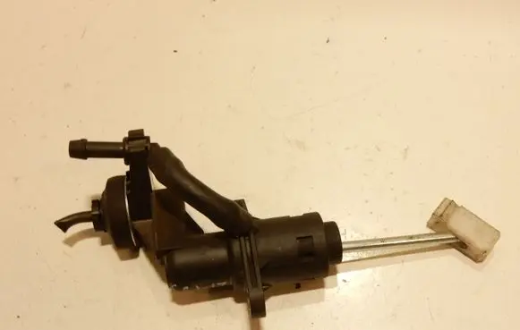 Audi A4 S4 B7 8E 8H Clutch master cylinder 8E2721401AC 21133