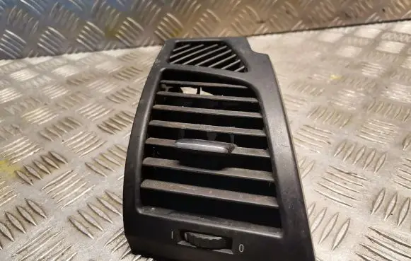 BMW 1 E81 E87 Dashboard air vent grill cover trim 7059188