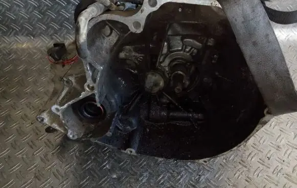 Nissan Almera Manual 5 speed gearbox 57j