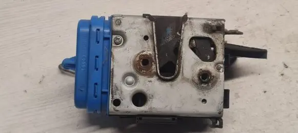 Audi A4 S4 B5 8D Rear door lock 8D0839015A