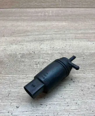 BMW 5 E60 E61 Windscreen/windshield washer pump 8377612