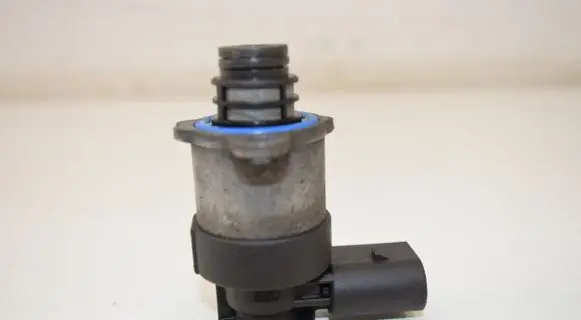 Audi A4 S4 B8 8K Fuel pressure regulator 0928400706 8900340142