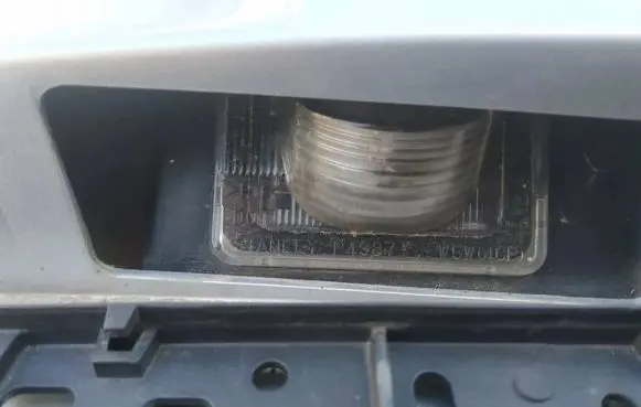 Mazda 5 Number plate light 