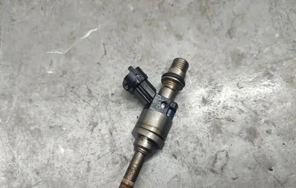 Porsche Panamera (970) Fuel injector 94811012832