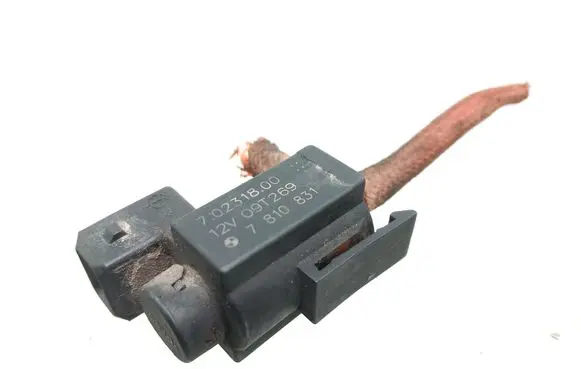 BMW 7 F01 F02 F03 F04 Vacuum valve 7810831 70231800