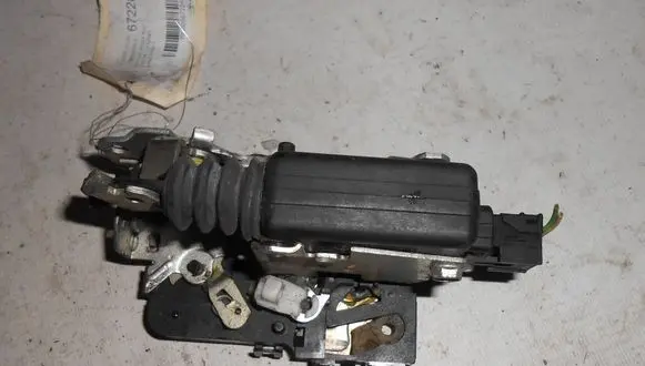 Dacia Sandero Rear door lock 8200735246