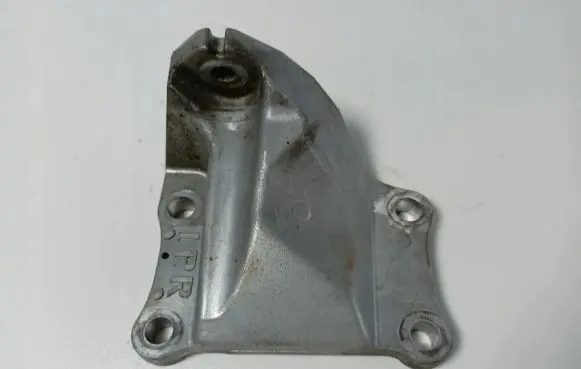 Infiniti QX70 S51 Engine mounting bracket