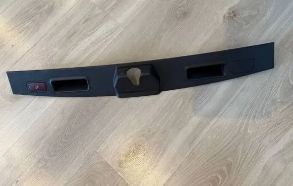 Mercedes-Benz ML W164 Tailgate trim A1647470287 6S91603800 1647470287