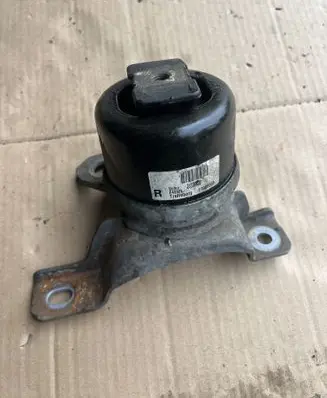 Volvo XC60 Engine mount bracket 31330135 F7008000