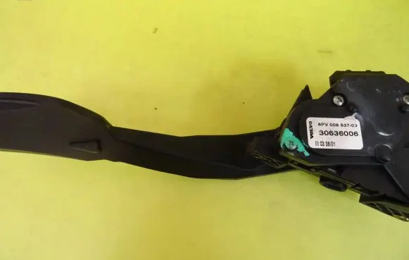Volvo S60 Accelerator throttle pedal 30636006