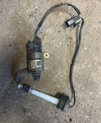 Mitsubishi Pajero Headlight washer pump 37748