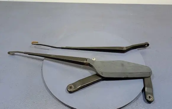 Nissan Almera Tino Front wiper blade arm