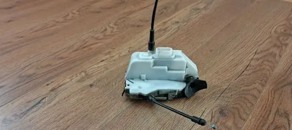 Renault Espace IV Front door lock 017972