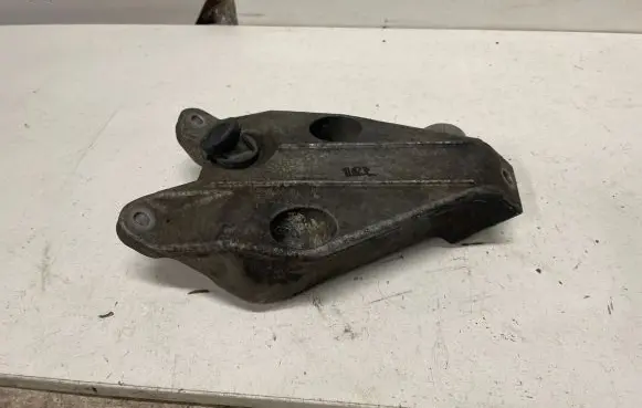 BMW 5 F10 F11 Engine mounting bracket 6781227