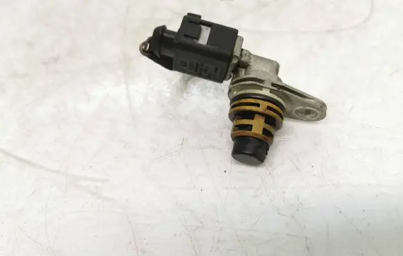 Volkswagen Golf Plus Camshaft position sensor 030907601E