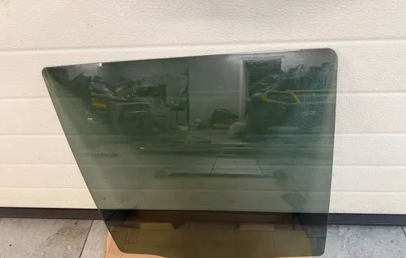 Volkswagen Amarok Rear door window glass 