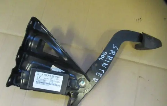Mercedes-Benz Sprinter W906 Accelerator throttle pedal A9069002802