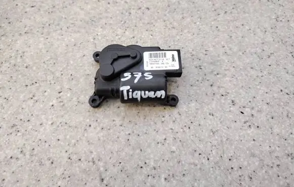 Volkswagen Tiguan Air flap motor/actuator 5Q0907511A21 5Q0907511A