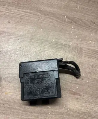 BMW 3 E30 Glow plug pre-heat relay 1285085 899191 G1G3G5