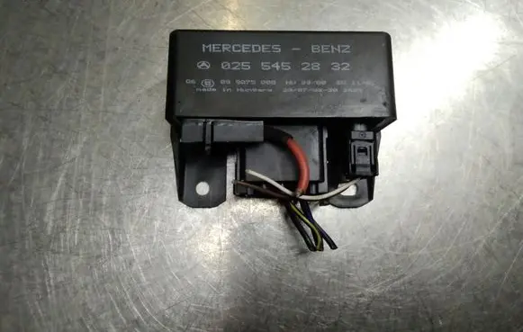 Mercedes-Benz A W168 Glow plug pre-heat relay 0255452832 899075000