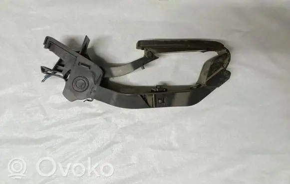 Mercedes-Benz E W211 Accelerator throttle pedal A2113000604 A2113010001