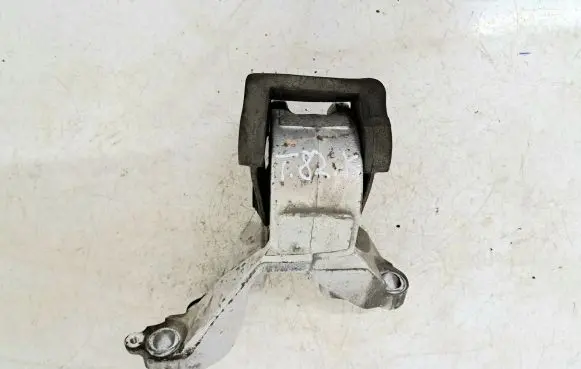 Honda FR-V Engine mount bracket