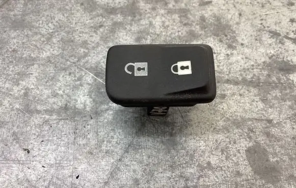 Volvo V70 Central locking switch button 03451500 30669957 0669958