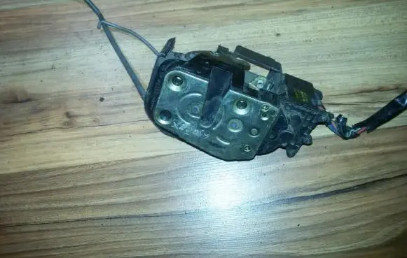Mazda Xedos 9 Front door lock