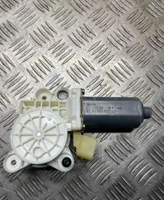 Mercedes-Benz CL C215 Front door window regulator motor A2308200942 106256102