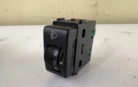 Mitsubishi Pajero Headlight level height control switch