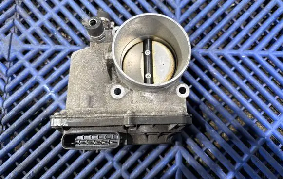 Toyota Prius+ (ZVW40) Throttle valve 2203037060 3C22 C0787
