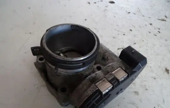 Volkswagen Golf IV Throttle valve 036133062D