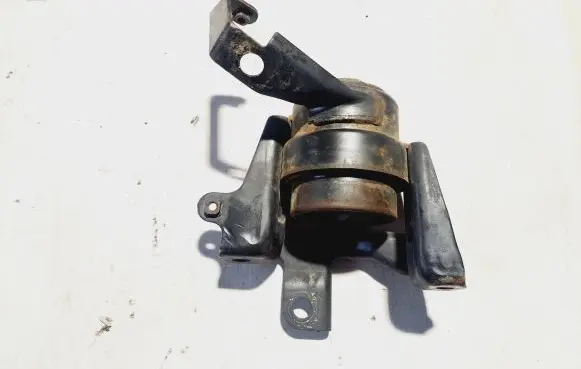 Toyota Corolla Verso AR10 Engine mount bracket