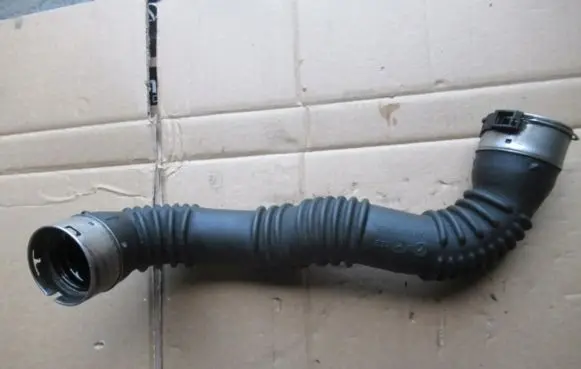 Mercedes-Benz B W246 W242 Intercooler hose/pipe A2465200101