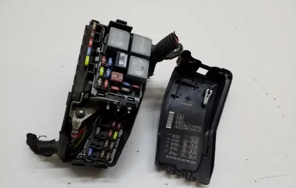 Volvo XC60 Fuse module 6G9T14A067 6G9T14A076 31300410