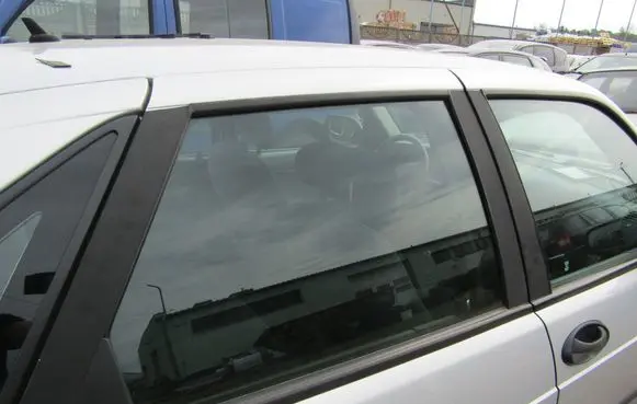Saab 9-3 Ver1 Rear door window glass 