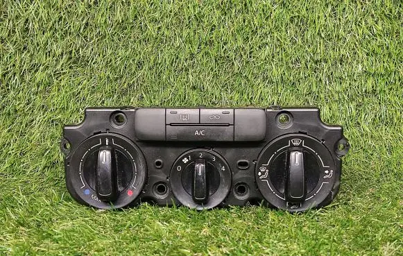 Volkswagen Jetta VI Climate control unit 5C0820047BK 901519030001