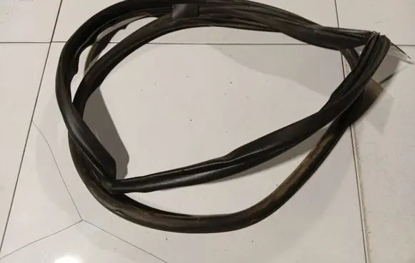 Rubber seal rear door
