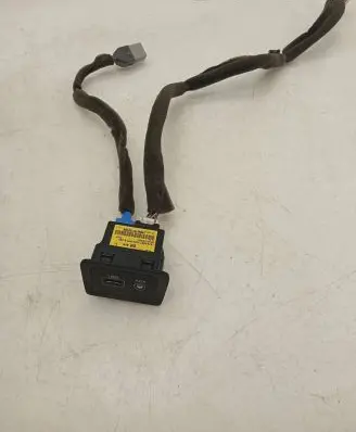 Hyundai Santa Fe USB socket connector 961202W560 DME1601291636