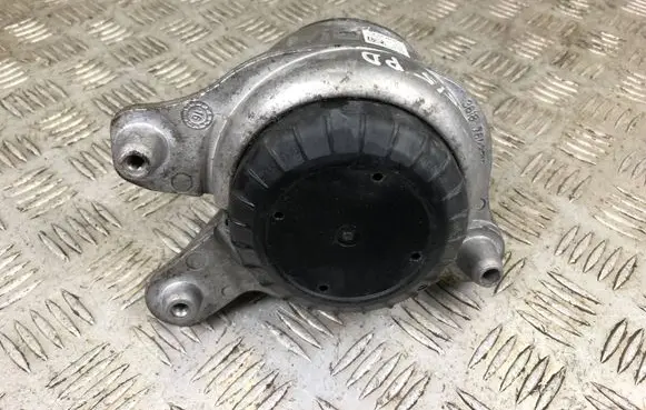 Mercedes-Benz C W205 Engine mount bracket A2052406717