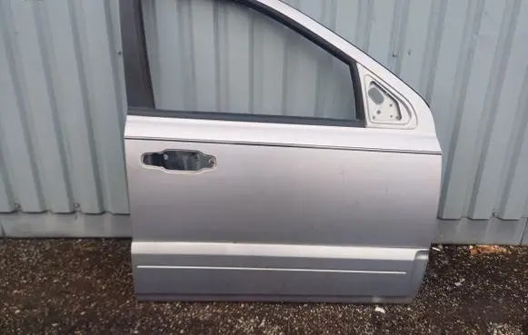 KIA Sorento Front door