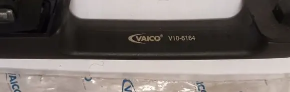 Volkswagen PASSAT B6 Loading door exterior handle/bracket V106164