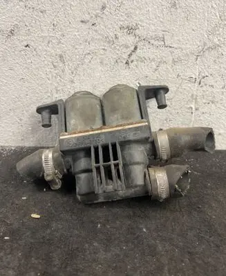 BMW 5 E39 Coolant heater control valve 8374995